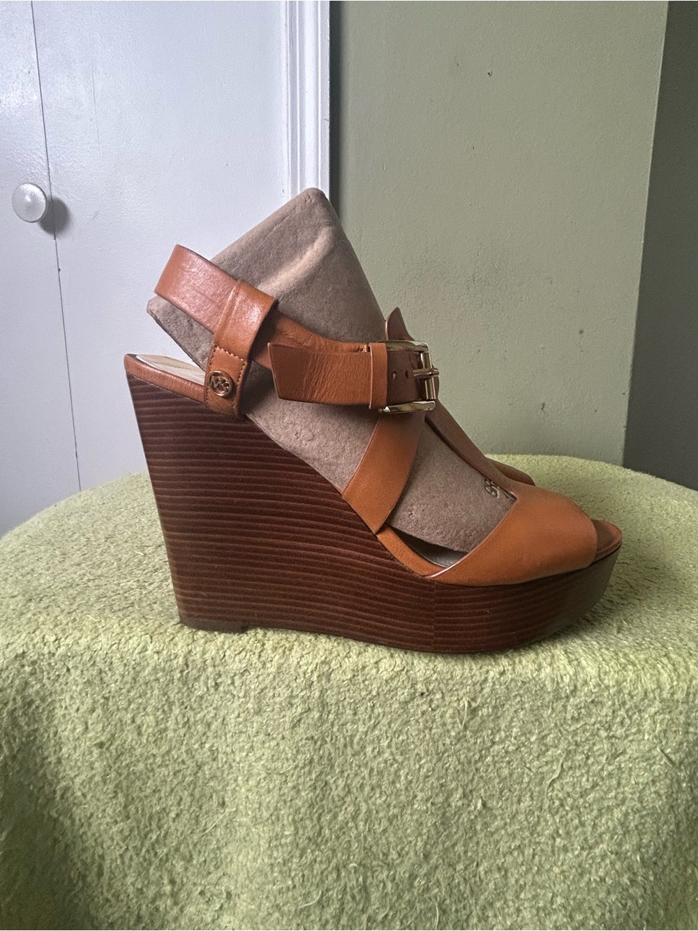 Like New Michael Kors Tan Leather Platform Wedge Sandals Sz 9